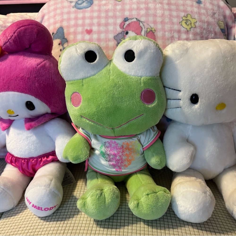Hello kitty build a bear lot